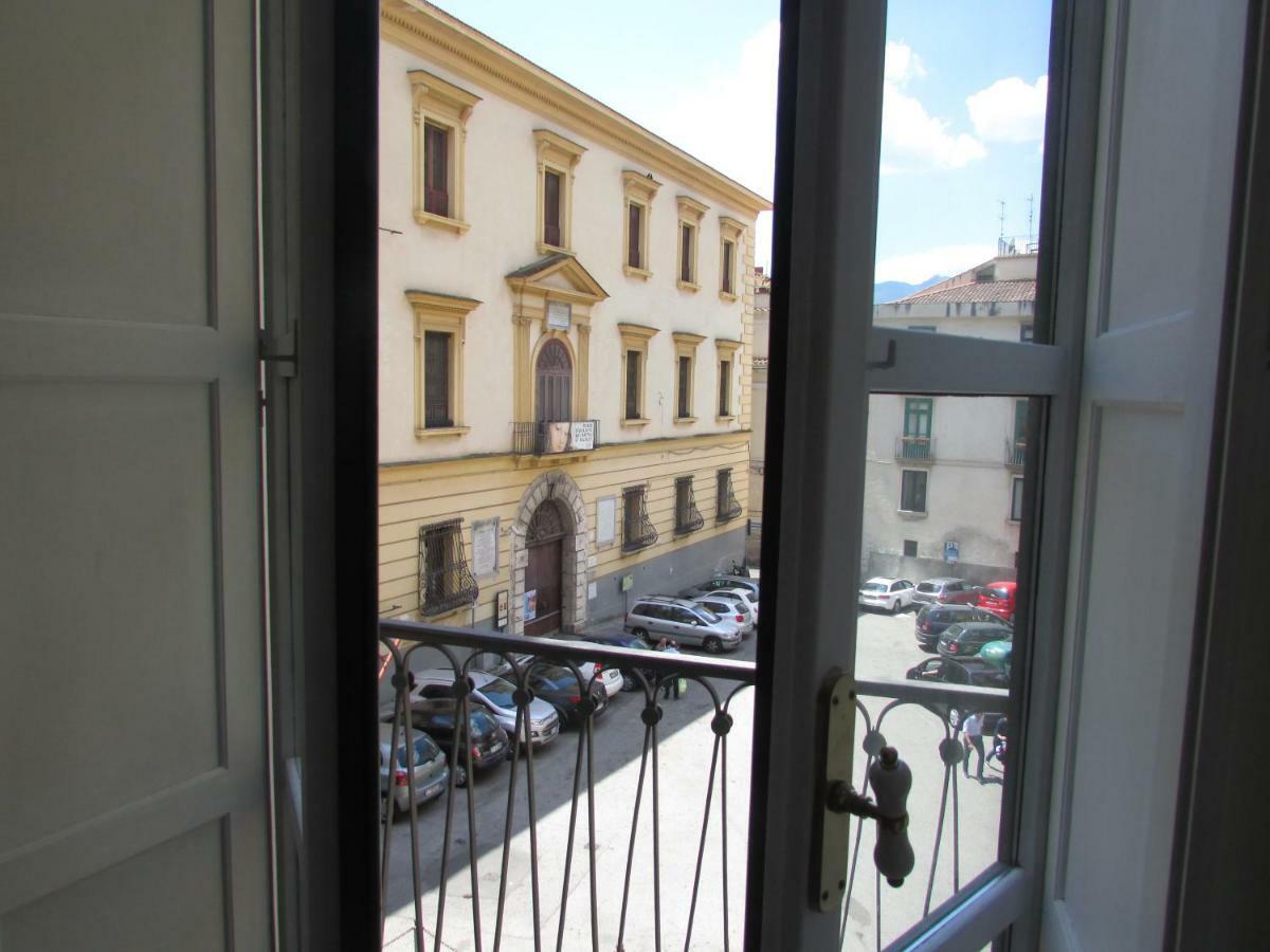 Salerno Domus Claudia Apartment ภายนอก รูปภาพ