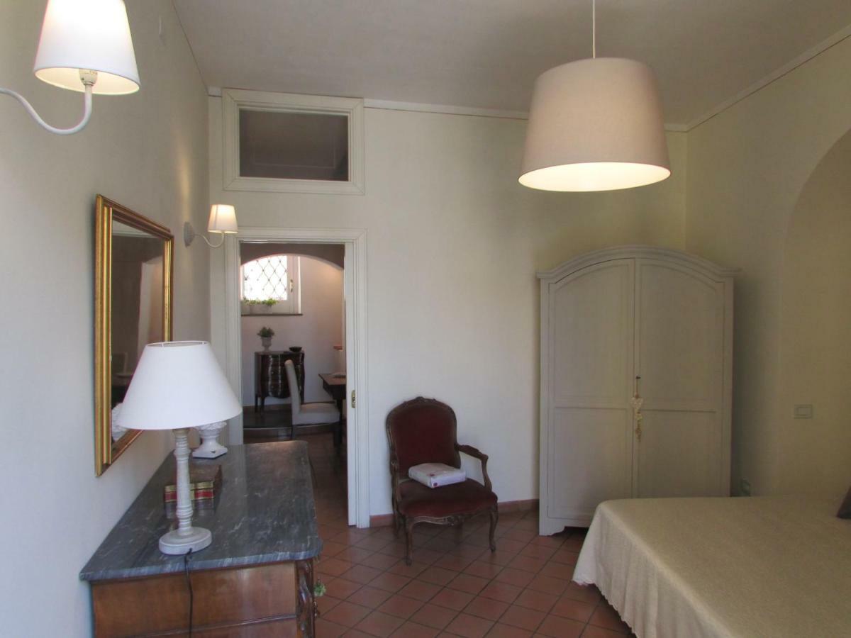 Salerno Domus Claudia Apartment ภายนอก รูปภาพ
