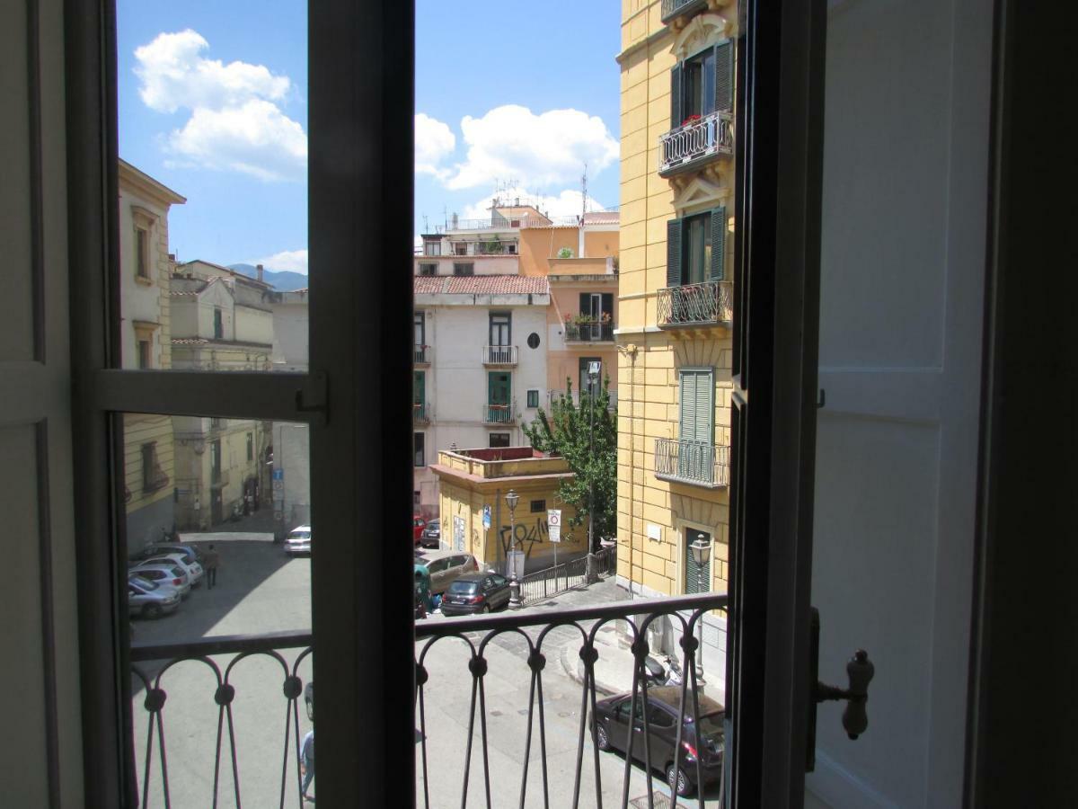 Salerno Domus Claudia Apartment ภายนอก รูปภาพ
