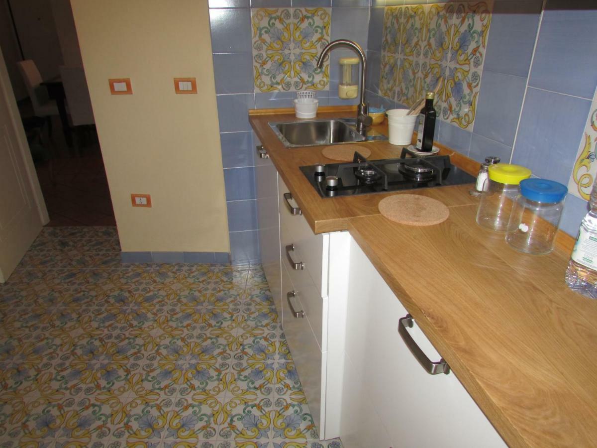 Salerno Domus Claudia Apartment ภายนอก รูปภาพ