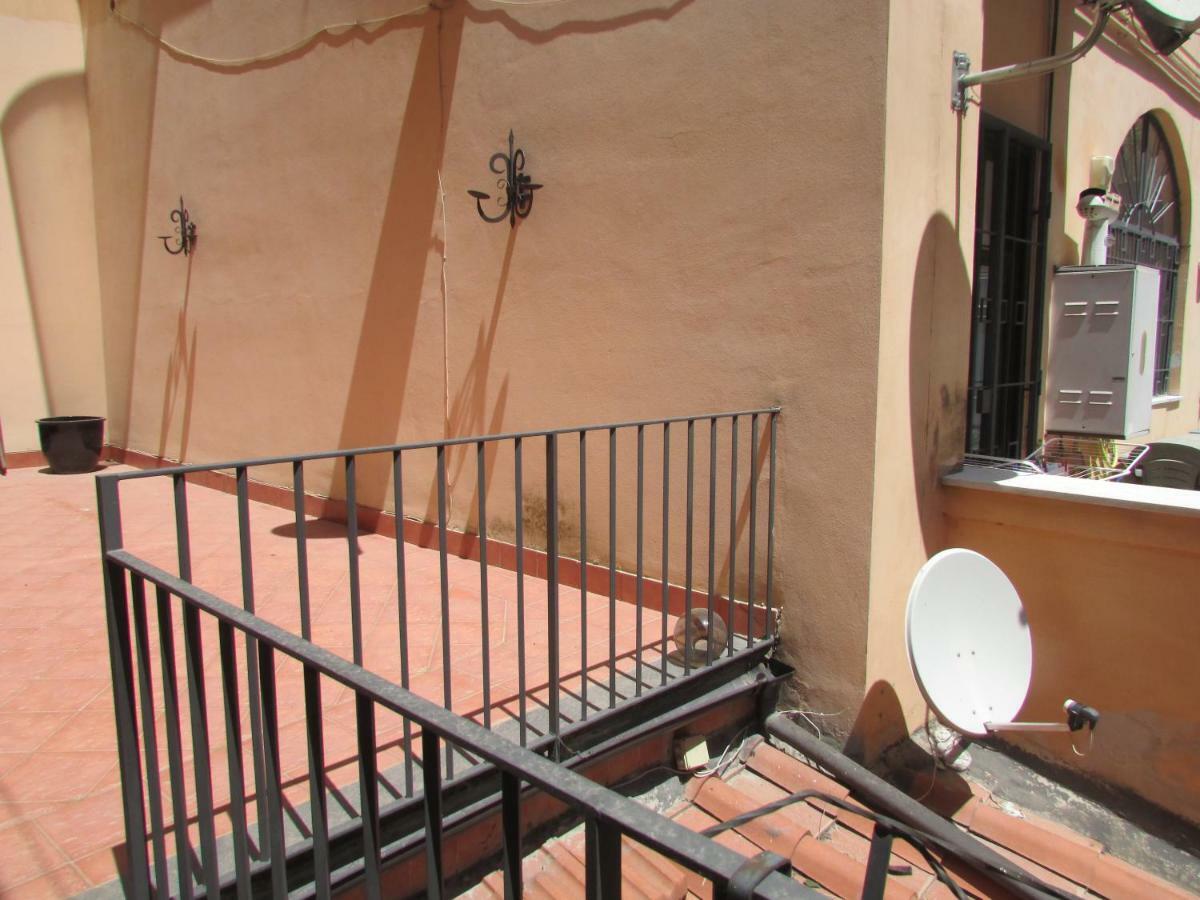 Salerno Domus Claudia Apartment ภายนอก รูปภาพ