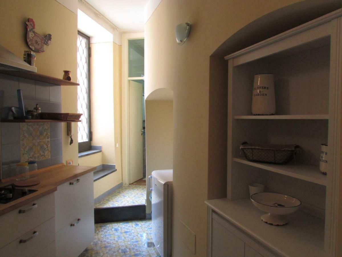 Salerno Domus Claudia Apartment ภายนอก รูปภาพ